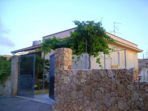  2 bedrooms house at Custonaci 40 m away from the beach with furnished terrace and wifi  Кустоначи